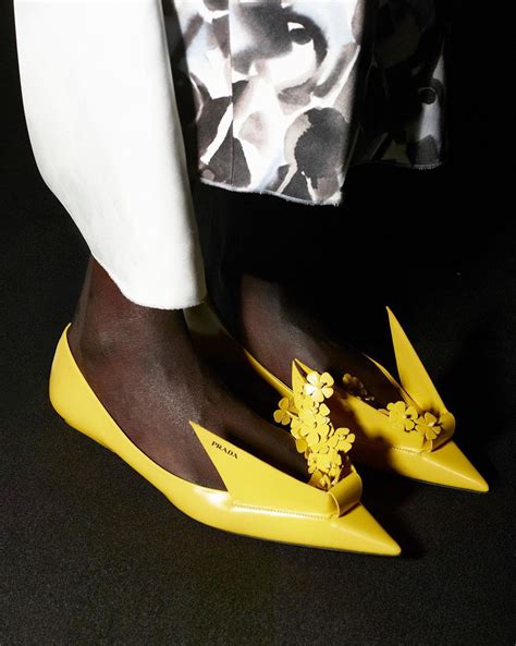 scarpe origami prada|LILIES, PUFFERS, & ORIGAMI SHOES: KEY TAKEAWAYS .